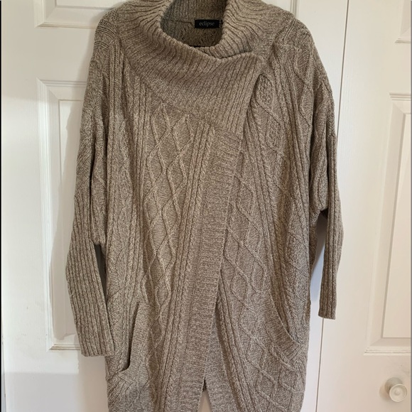 Eclipse sweater. Large - Picture 1 of 2